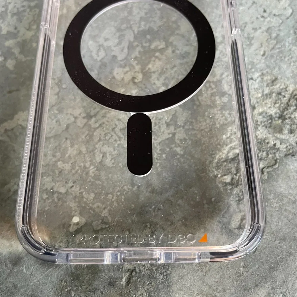 Zagg Gear 4 Picadilly Snap Magnetic iPhone Case